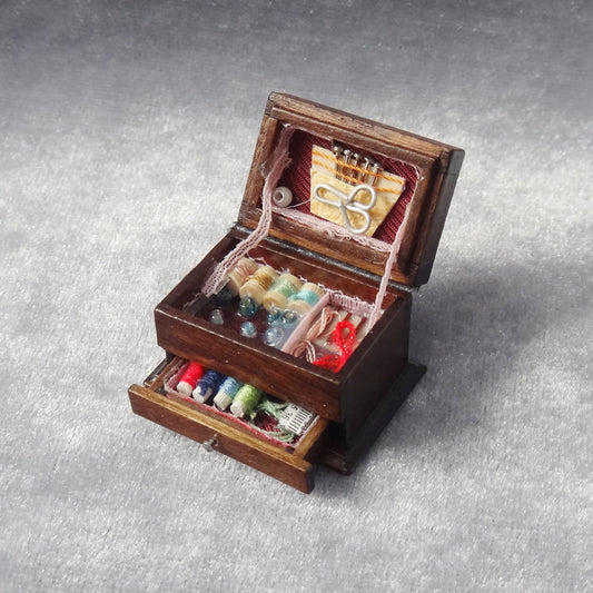 Vintage Sewing Machine Sewing Kit Mini Accessories