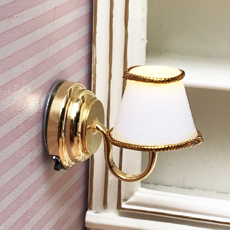 Leprechaun trap lamp